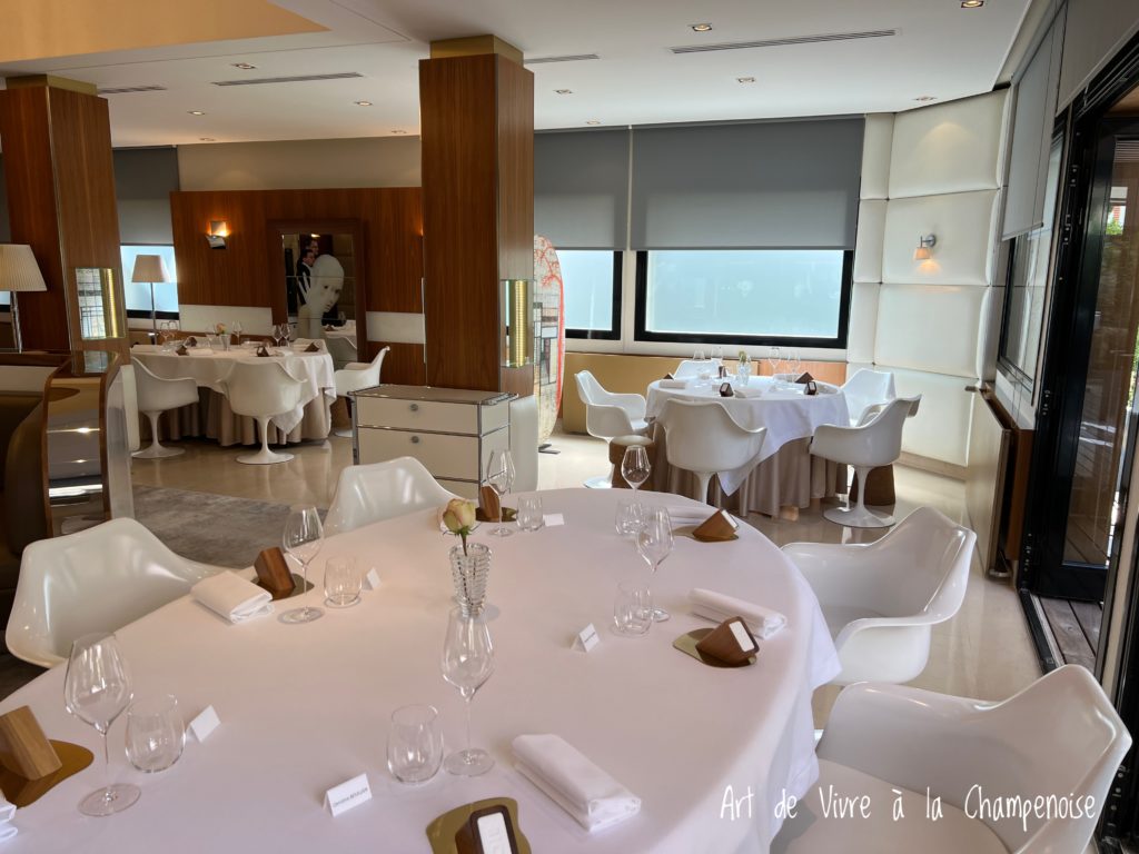 table dressée de l'Assiette Champenoise Arnaud Lallement Chef 3 étoiles reims