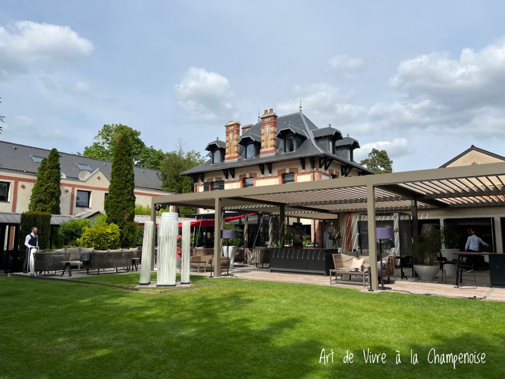 terrasse couverte et déco l'Assiette Champenoise Arnaud Lallement Chef 3 étoiles