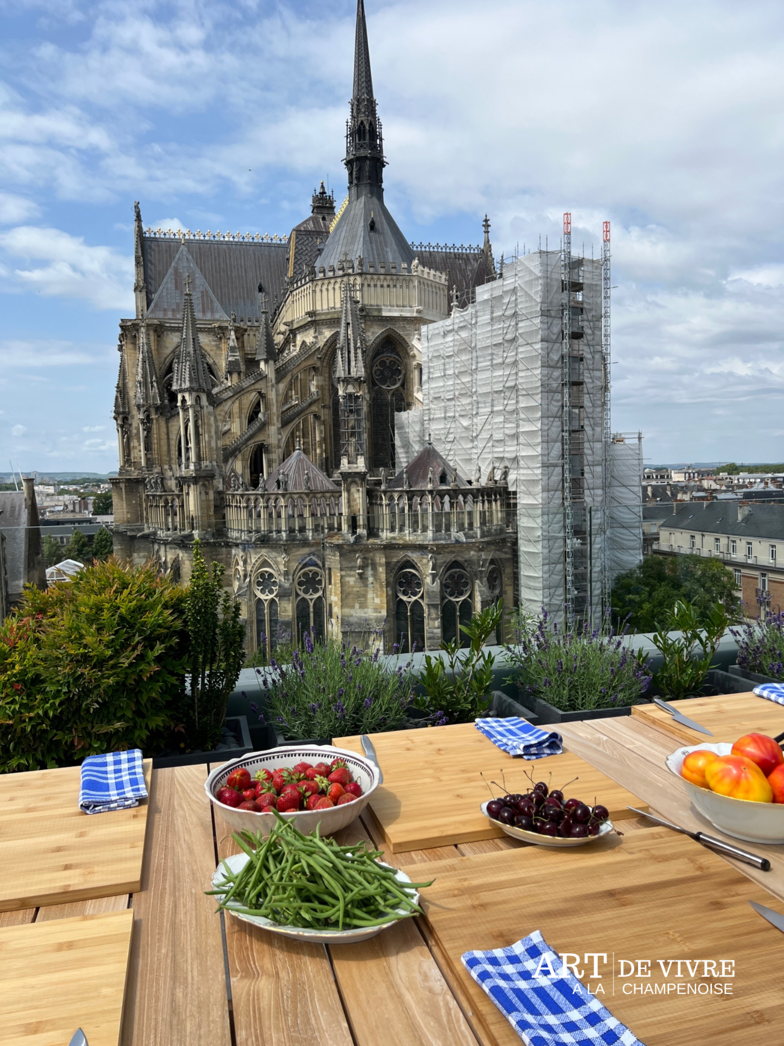 Reims – Les 7 anges, des appartements version hôtellerie de luxe, avec vue sur la cathédrale 