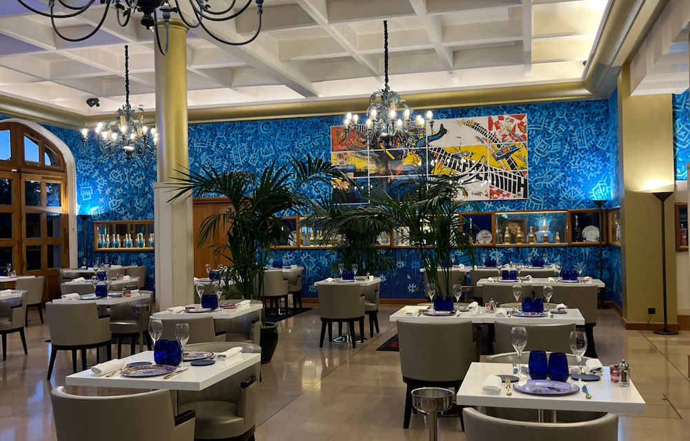 Reims – Le Réfectoire du Domaine Pommery : Découvrez la Brasserie Bistronome où la couleur Bleu règne en Harmonie avec l’Art Contemporain et le Champagne Pommery !