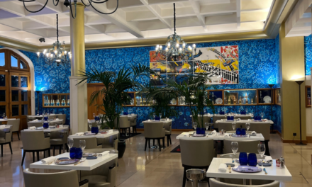 Reims – Le Réfectoire du Domaine Pommery : Découvrez la Brasserie Bistronome où la couleur Bleu règne en Harmonie avec l’Art Contemporain et le Champagne Pommery !