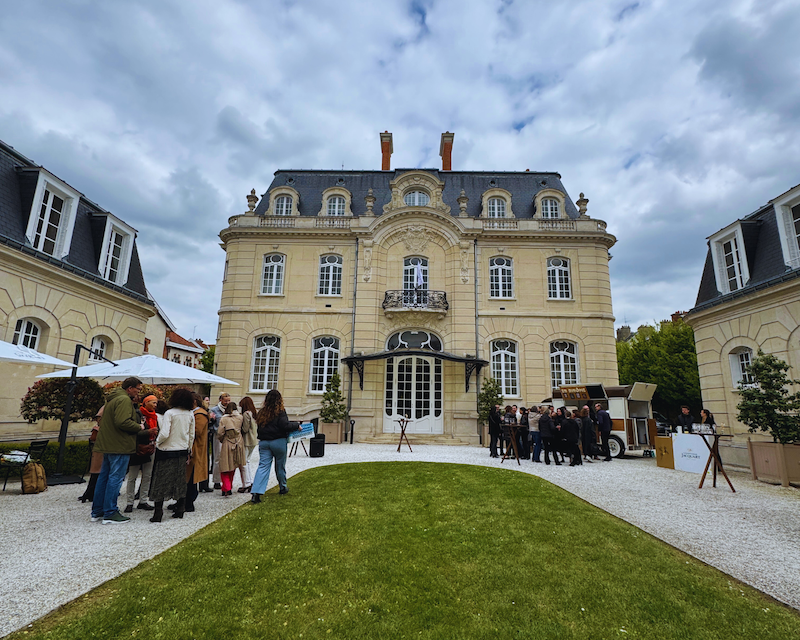 Champagne Jacquart : Ouverture du Bar Ephémère Pop-up Store à l’Hotel de Brimont, le siège de la Maison Boulevard Lundy.