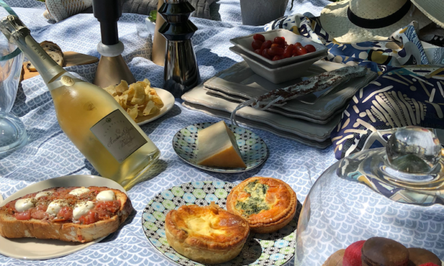 Soleil : La météo est clémente, c’est le moment propice pour envisager un pique-nique… avec élégance !