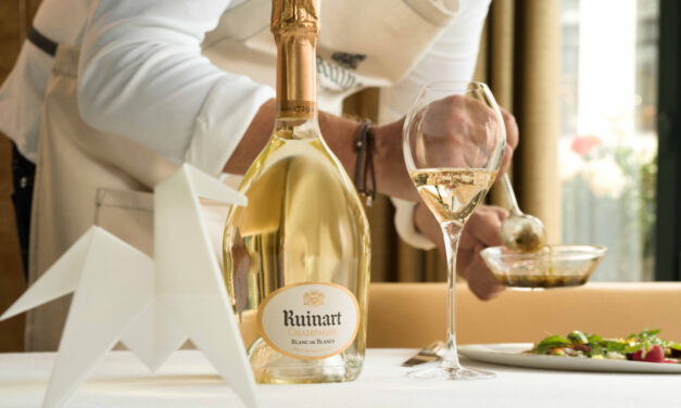 La Table Ruinart s’installe au Cheval Blanc : un rendez-vous d’exception entre art, gastronomie et terroir