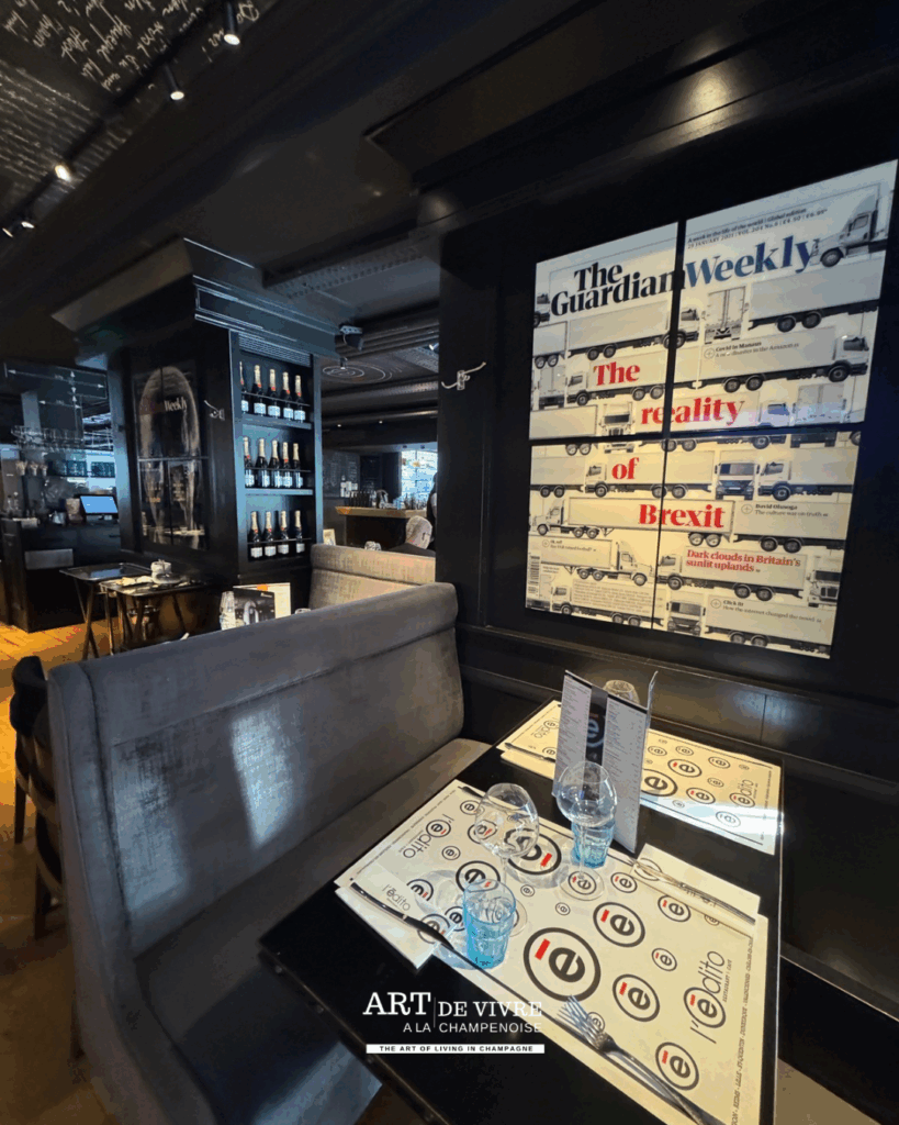 Une salle lumineuse et conviviale, parfaite pour un déjeuner ou un dîner entre amis à Reims.