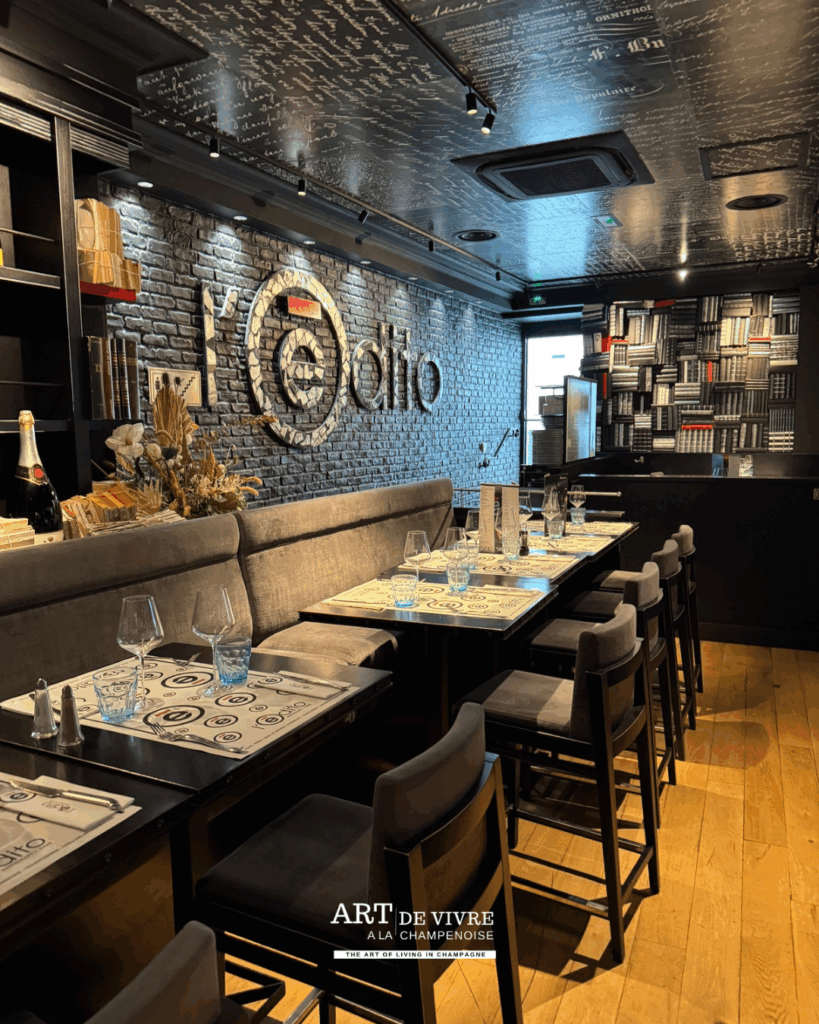 L’ambiance chaleureuse et urbaine de la Brasserie L’Édito, institution rémoise du centre-ville