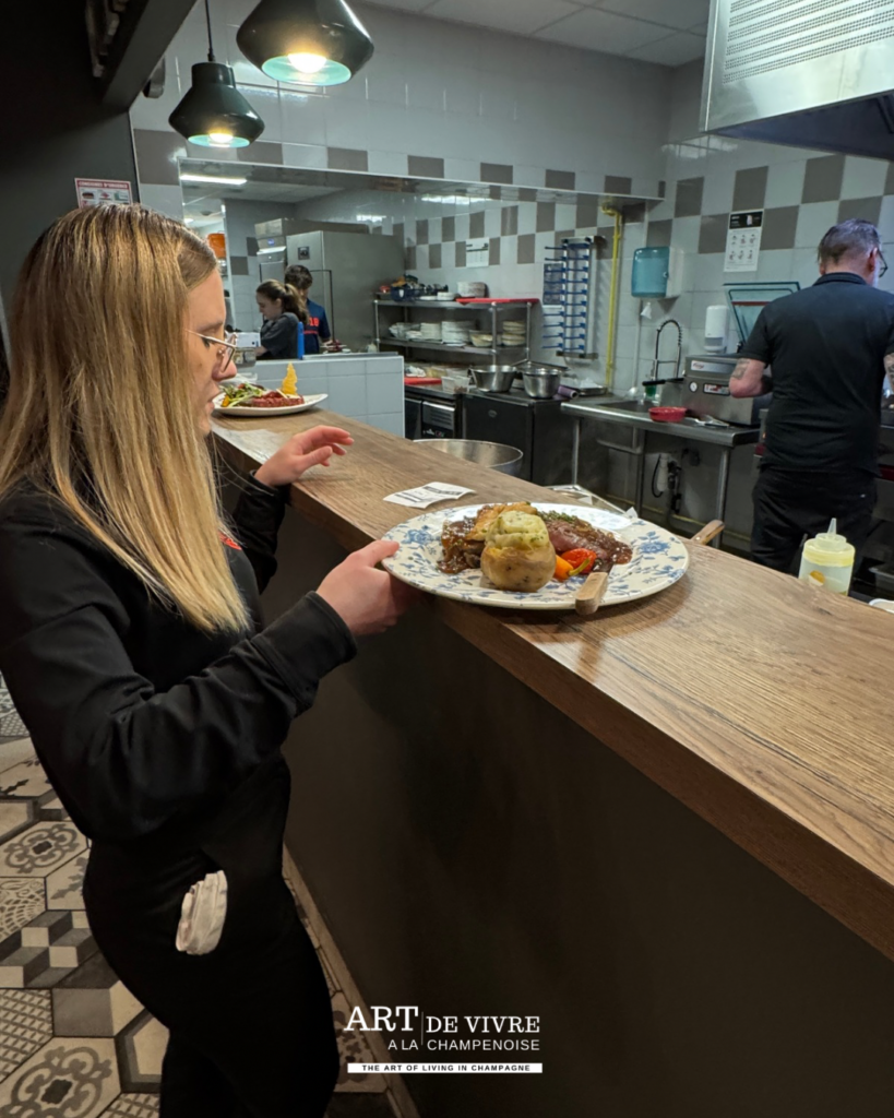 La Cusine de l a Table du 18 Tours sur Marne de César Pételot