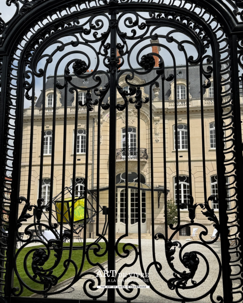 Œuvre Infinity Kube de Nathan Brasseur au Champagne Jacquart à Reims