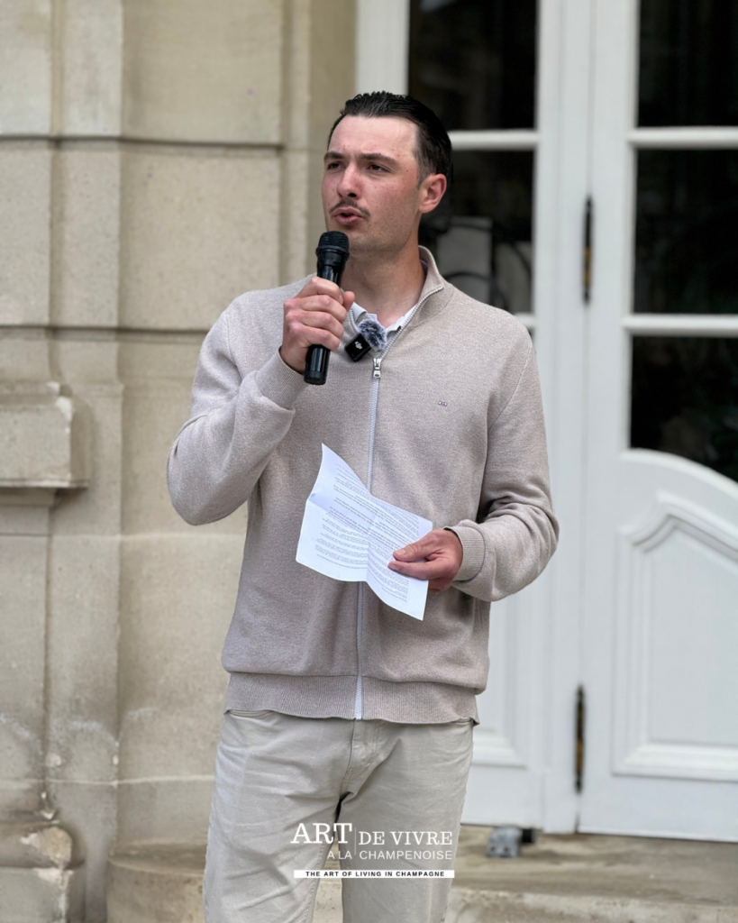 Nathan Brasseur présentant son œuvre Infinity Kube chez Champagne Jacquart à Reims