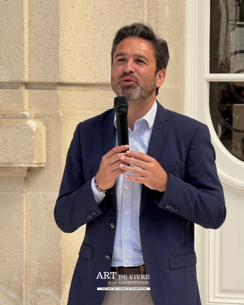 Arnaud Robinet , maire de Reims, lors de l’inauguration au Champagne Jacquart de la popup Store