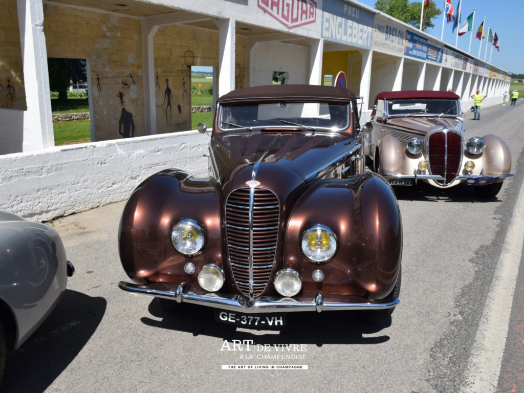 Voitures de collection françaises en Champagne