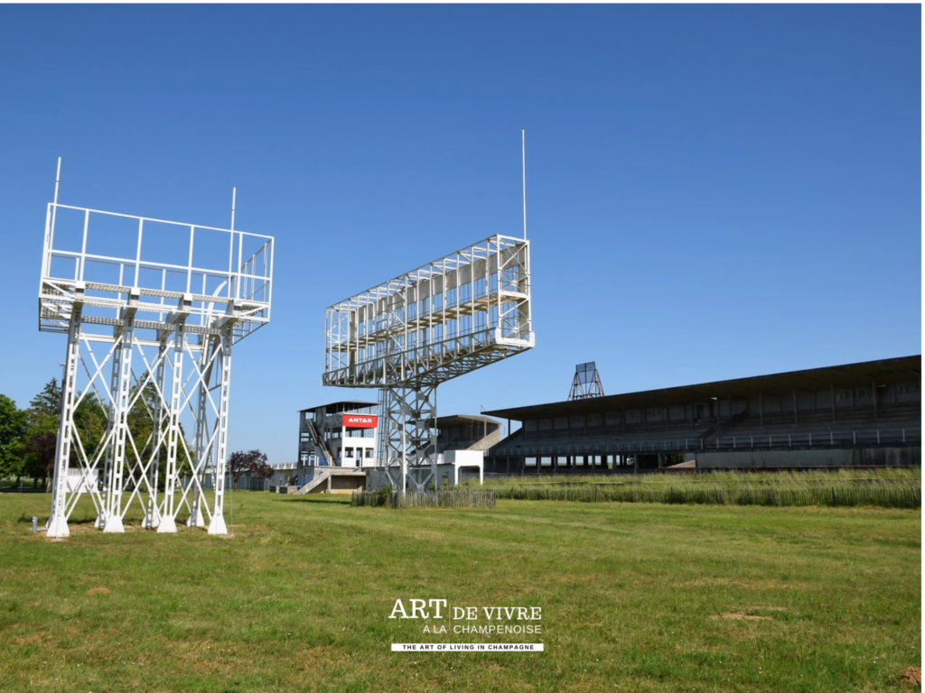 Panneaux affichages circuit Reims Gueux