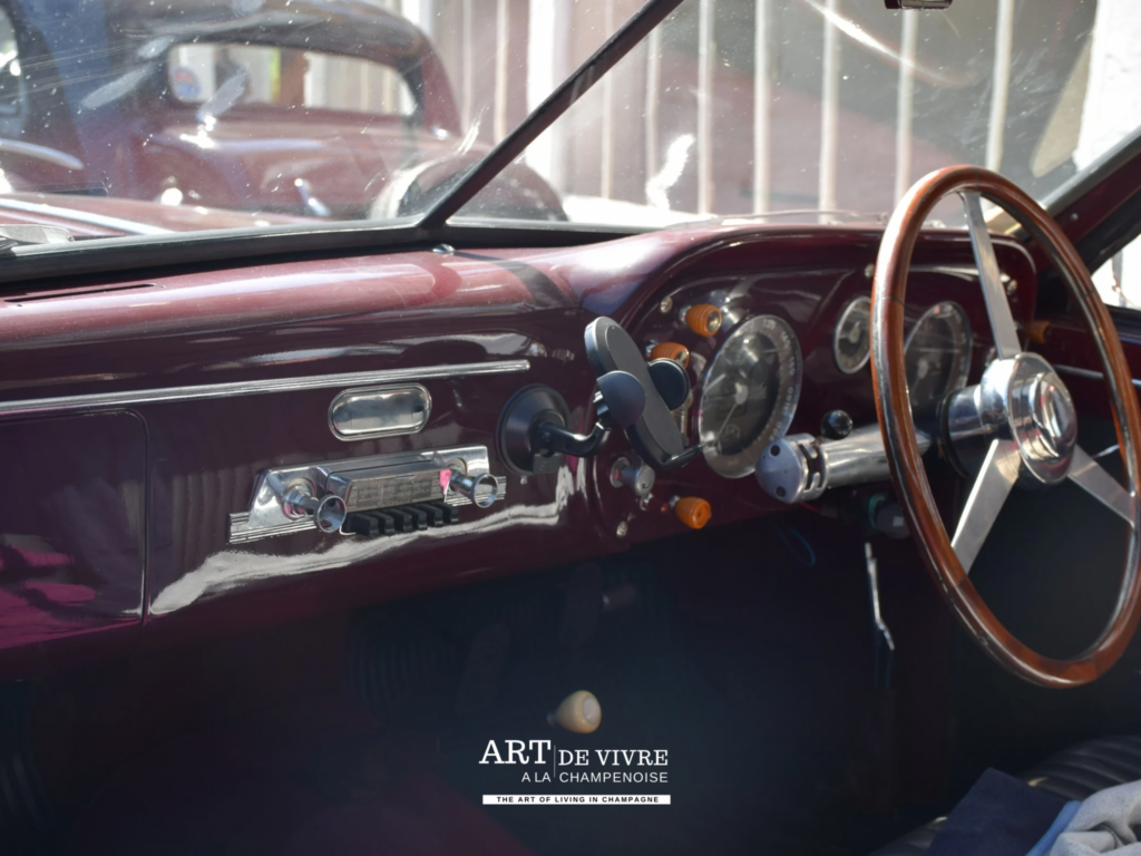 Tableau de bord voiture ancienne Delahaye