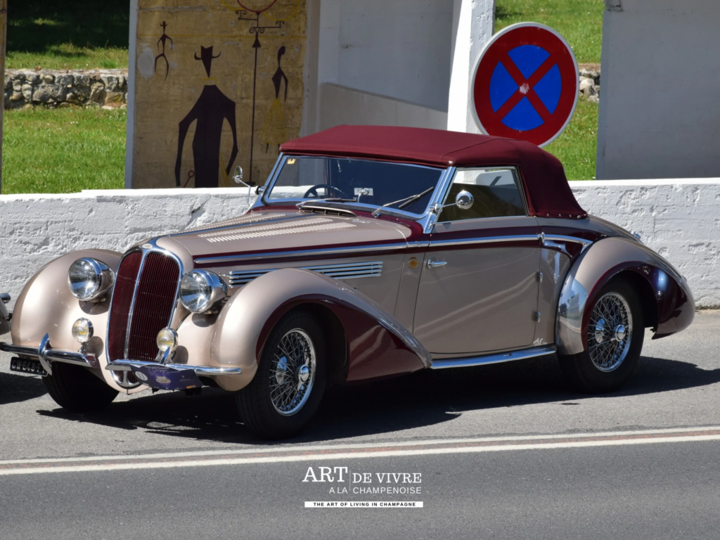 Delahaye stationnée à Gueux
