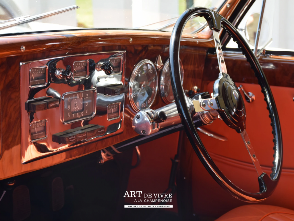 Intérieur voiture de collection Delahaye