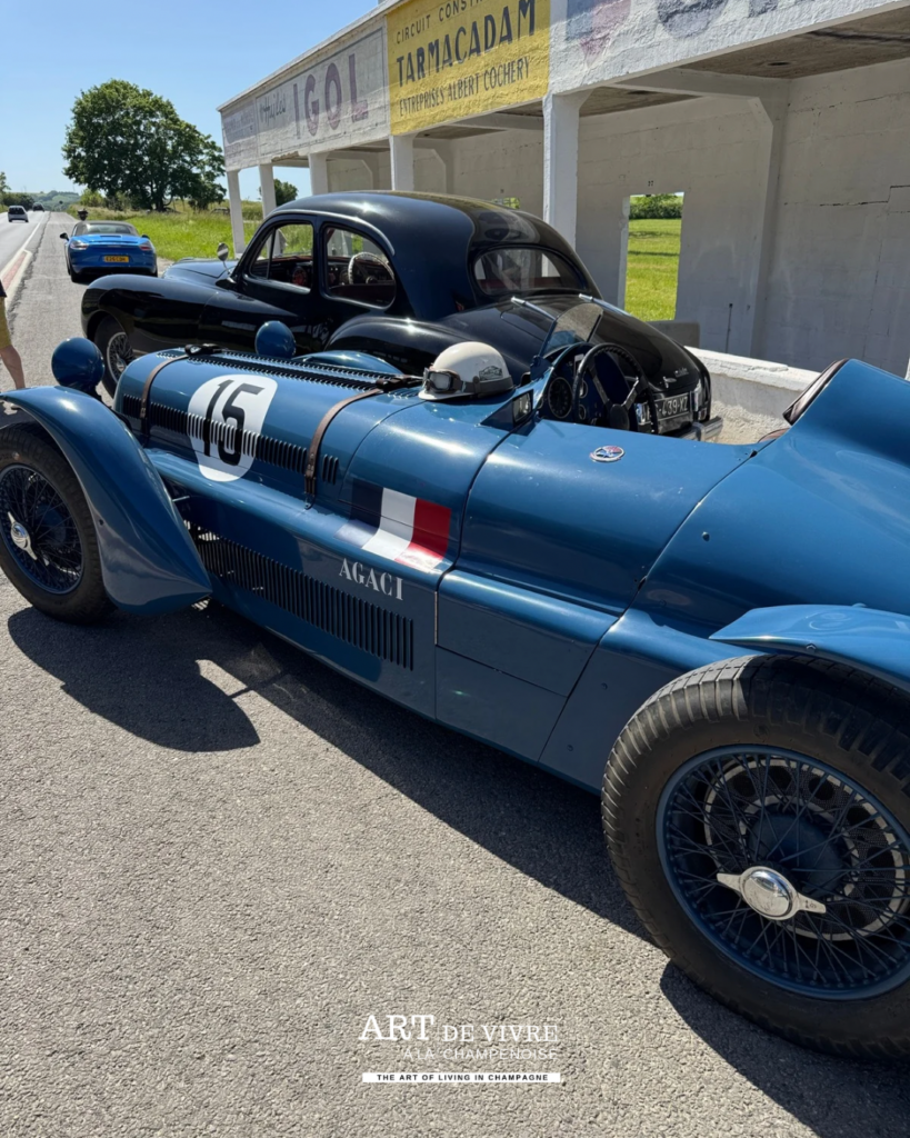 Élégance automobile française ancienne