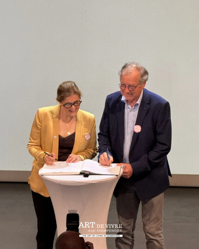 Séverine Couvreur et Pierre Possémé lors de la signature du partenariat entre la Mission UNESCO Champagne et la Fondation du Patrimoine
