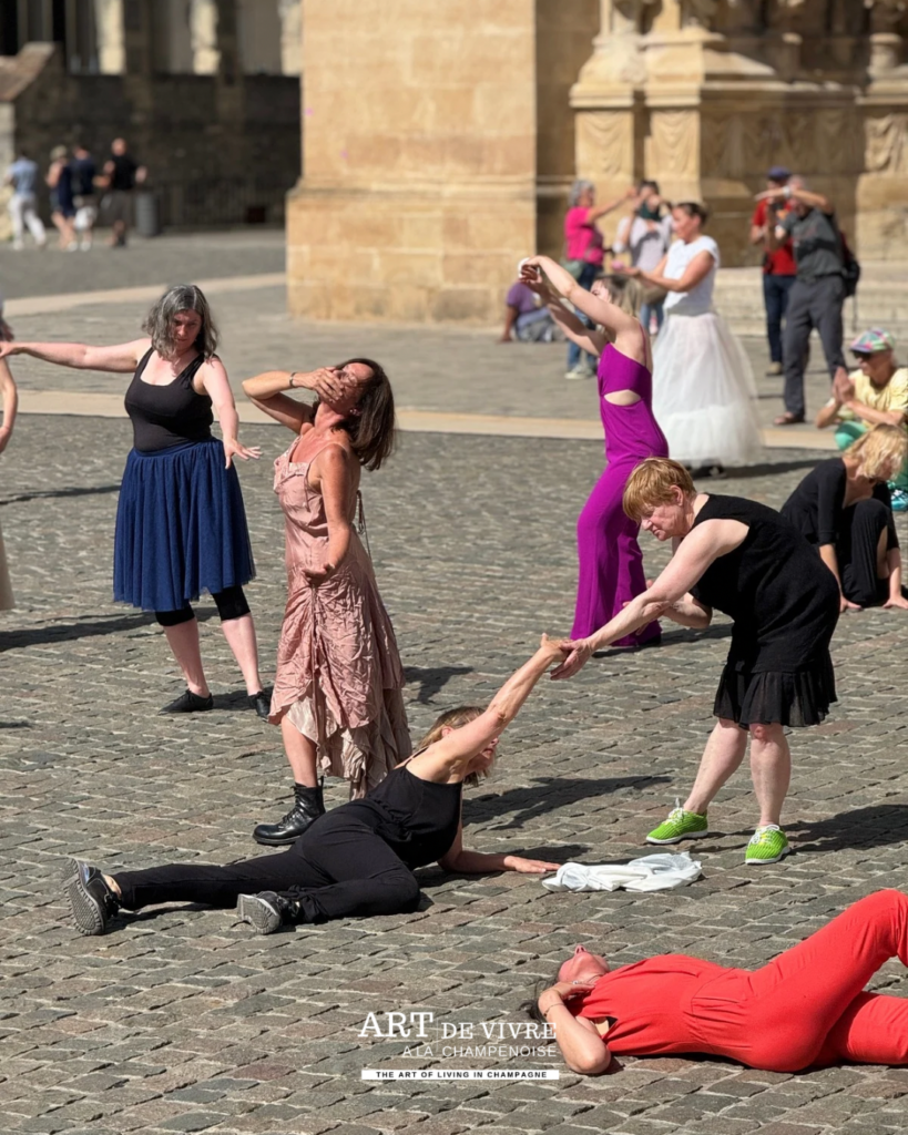 danseurs Slow Show sur le parvis de la cathédrale de Reims