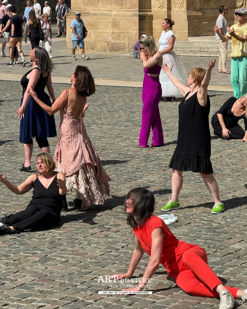 danseurs Slow Show sur le parvis de la cathédrale de Reims
