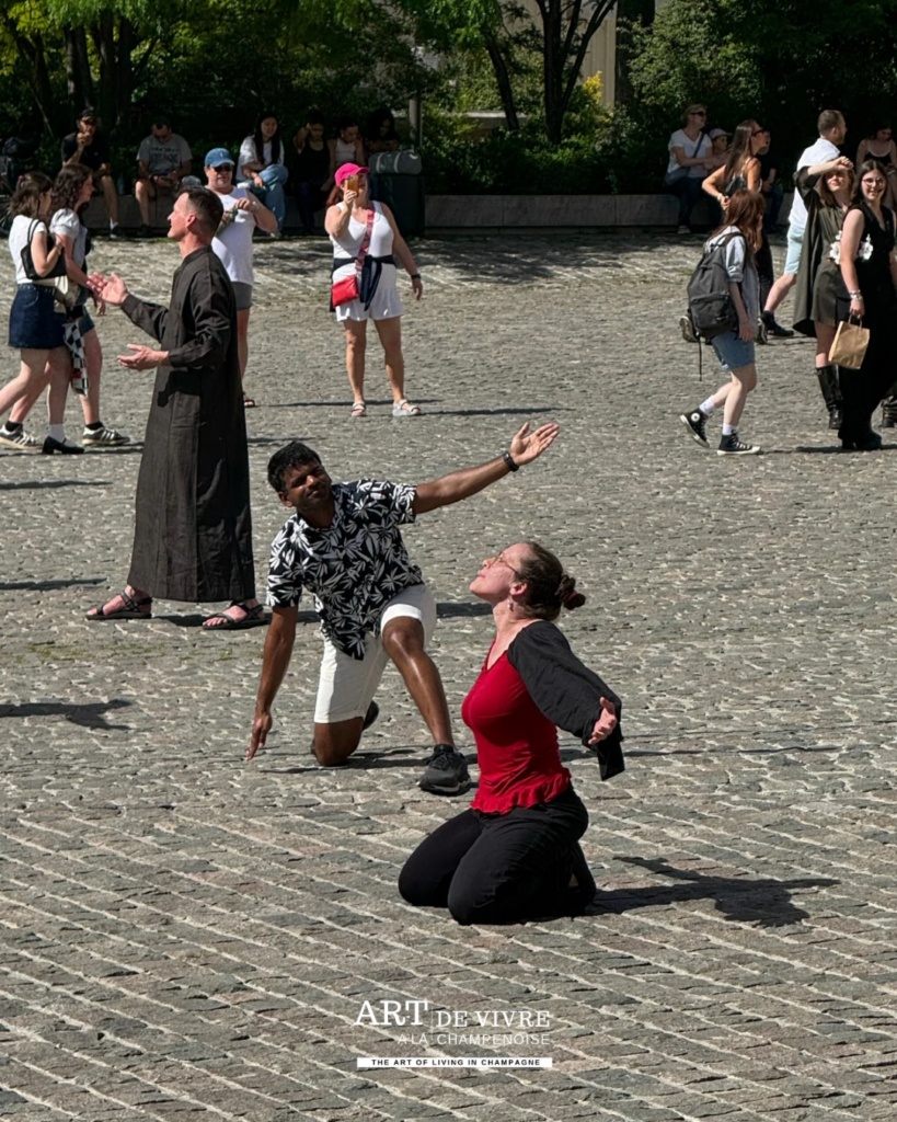 performance Slow Show devant la cathédrale de Reims