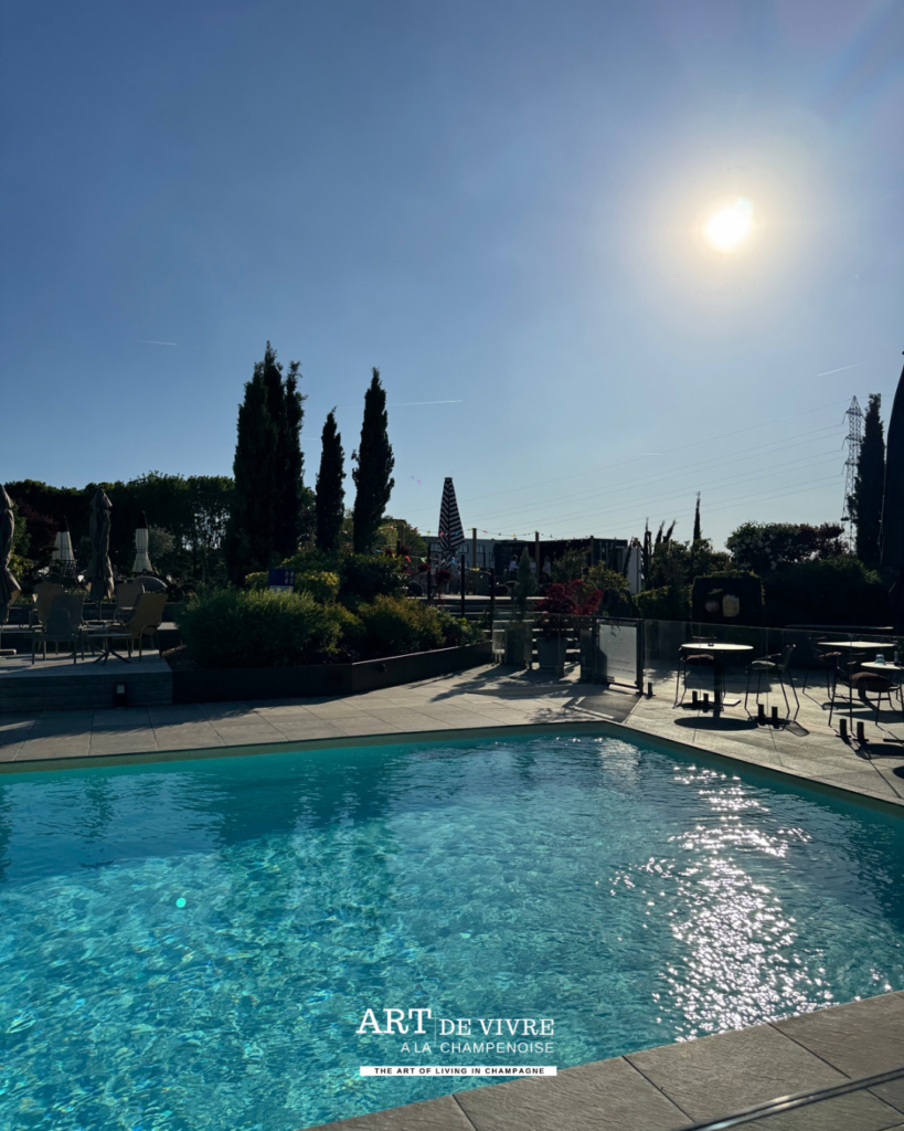 Piscine exterieure chez jacquotte reims ambiance soiree