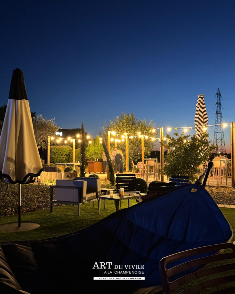espace exterieur guinguette tinqueux mobilier jardin sunset