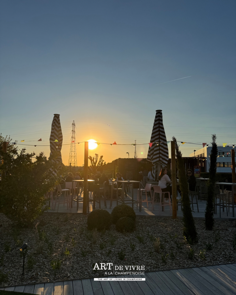 espace exterieur guinguette tinqueux mobilier jardin sunset