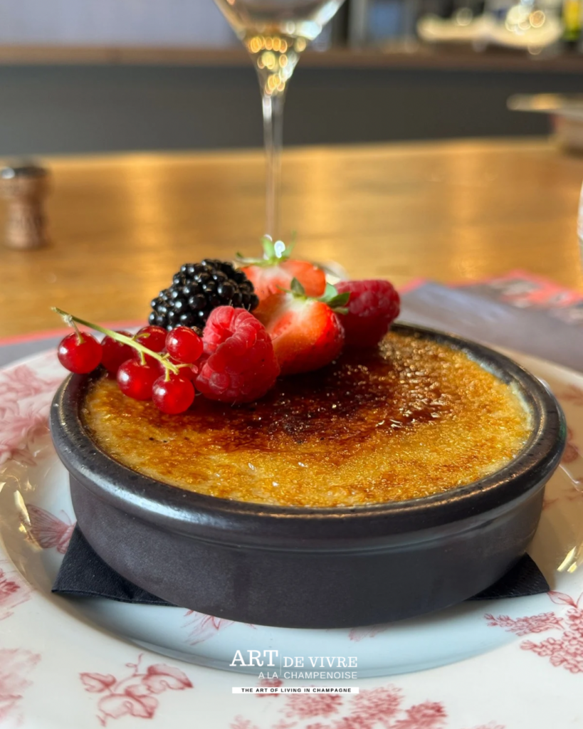 Crème brulée rhubarbe La Table du 18 cuisine bistronomique Marne