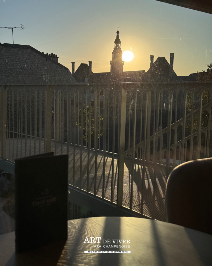 Vue sur l’Hôtel de Ville de Reims depuis Le 3