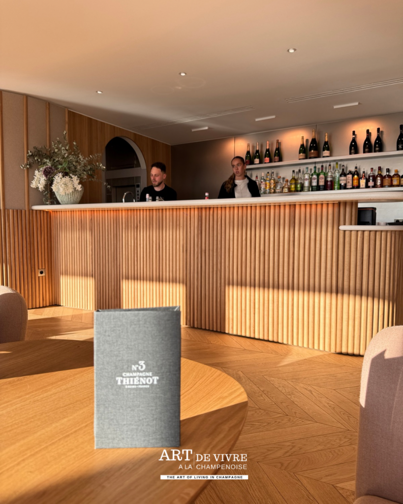 Design intérieur du rooftop Le 3 signé Champagne Thiénot