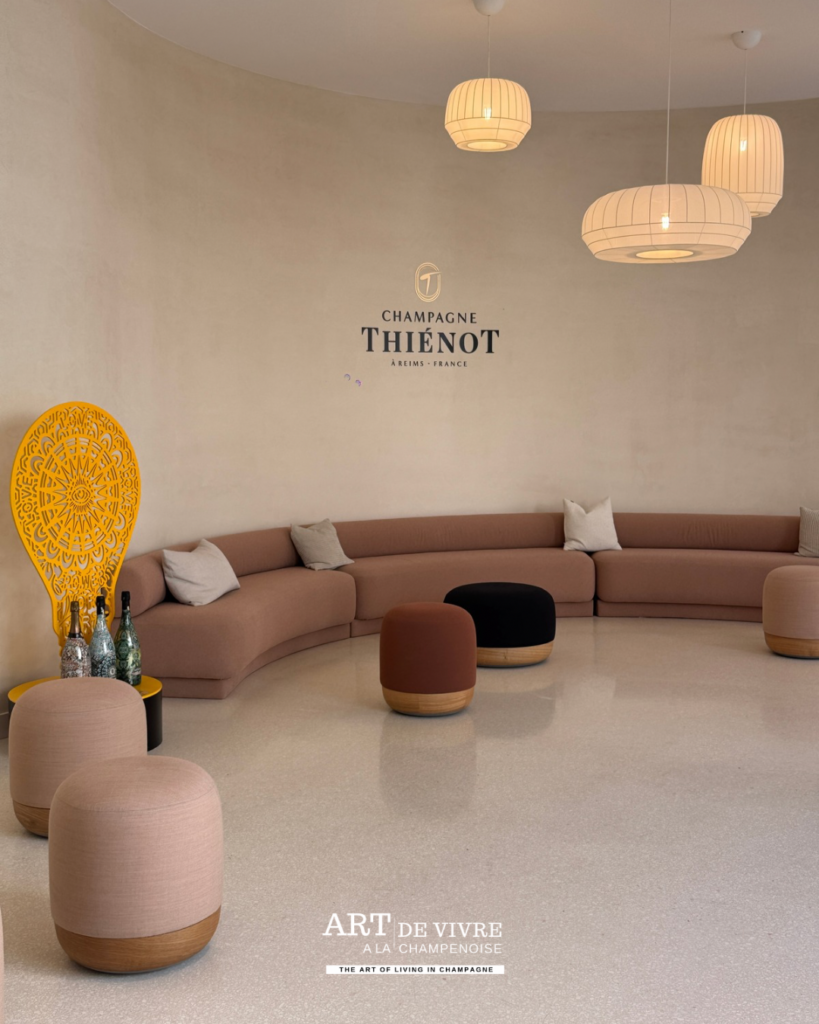 Décoration contemporaine du 3 rue du Marc Champagne Thienot