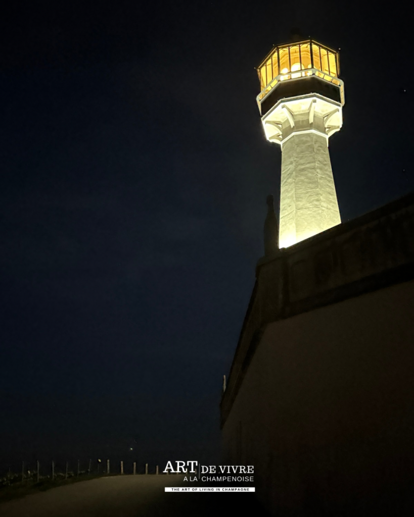 Vue nocturne du Phare de Verzenay dans la Montagne de Reims
