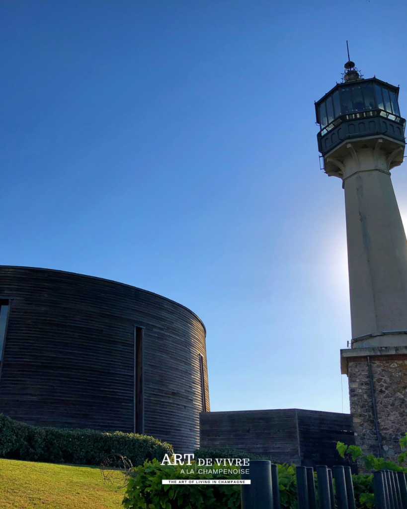 Phare de Verzenay au milieu du vignoble champenois