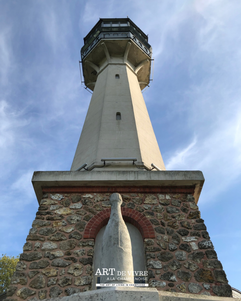 vue montante sur Phare de Verzenay