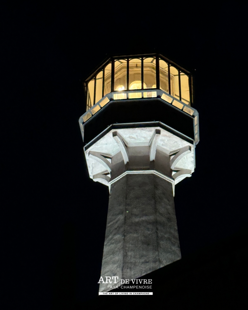 Vue nocturne du Phare de Verzenay dans la Montagne de Reims