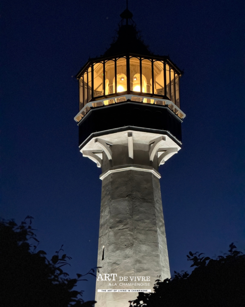 Vue nocturne du Phare de Verzenay dans la Montagne de Reims