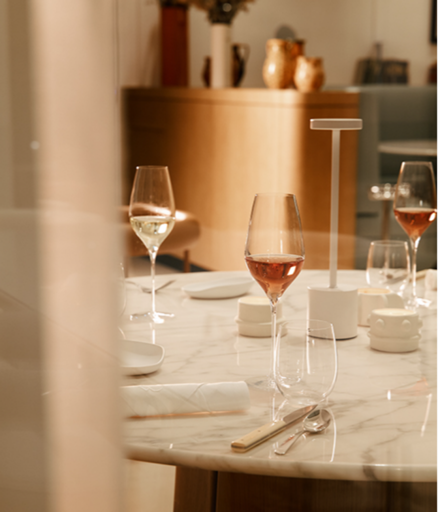 Table gastronomique Polychrome au Champagne Taittinger