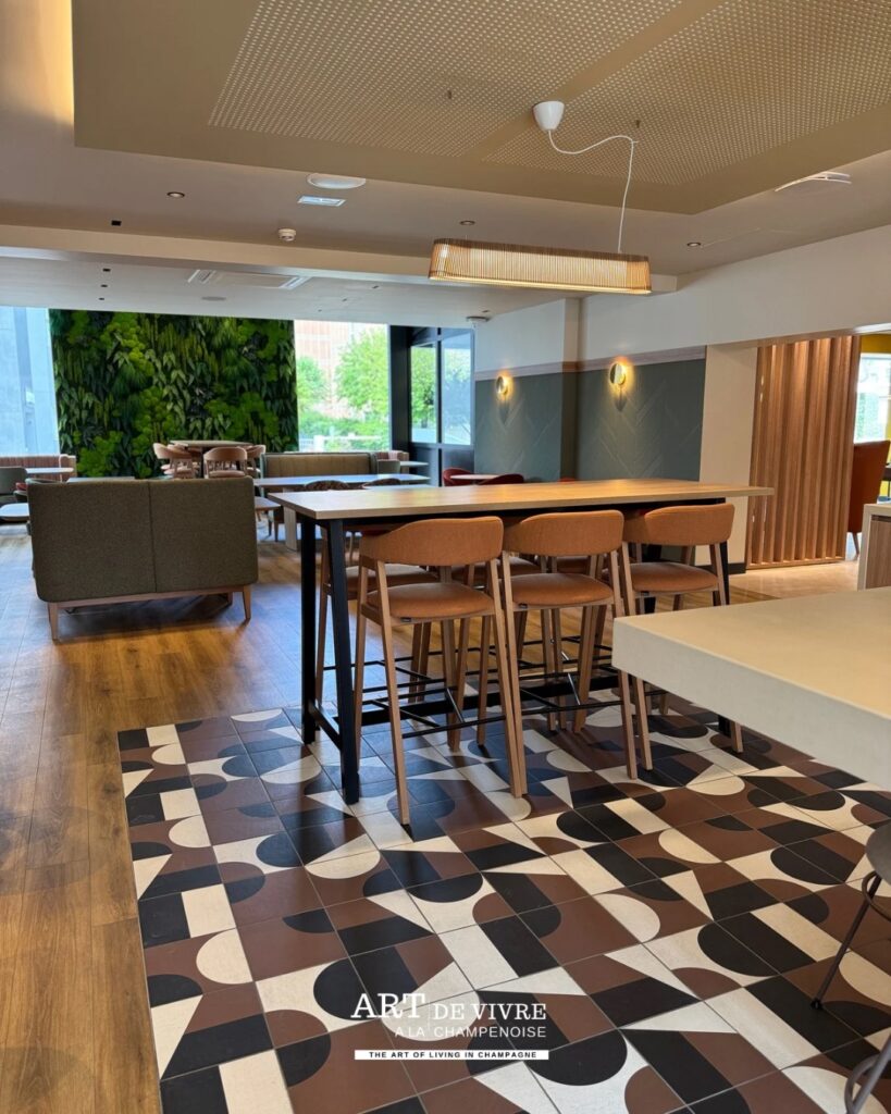 Design intérieur élégant dans le nouvel hôtel de Reims