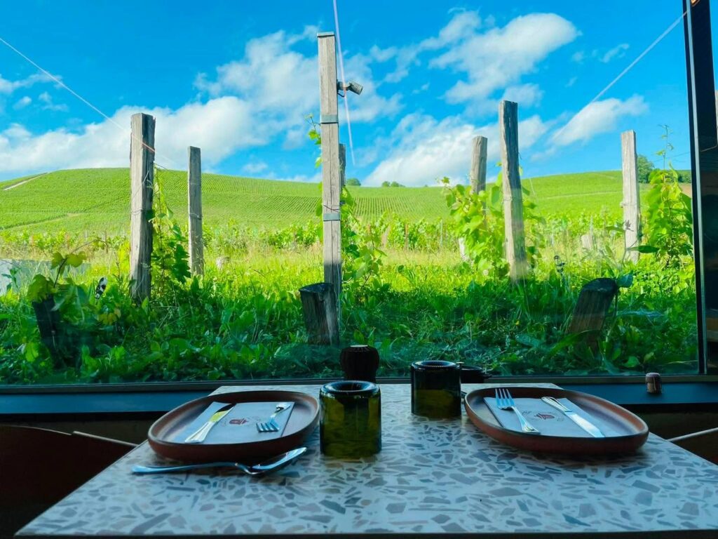 A l'intérieur du restaurant Les P'tites Cocottes installé au sein de Pressoria à Aÿ-Champagne