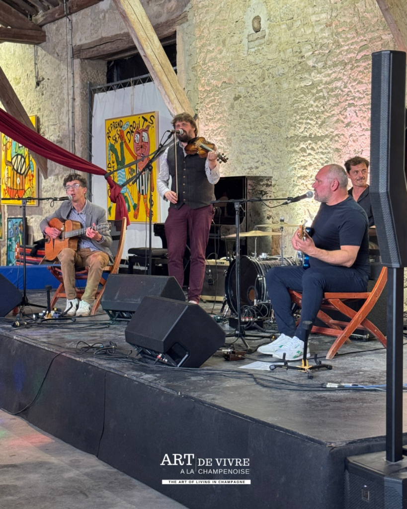 Mini-concert pendant la soirée de lancement d'Art & Jazz dans ma cour 2
