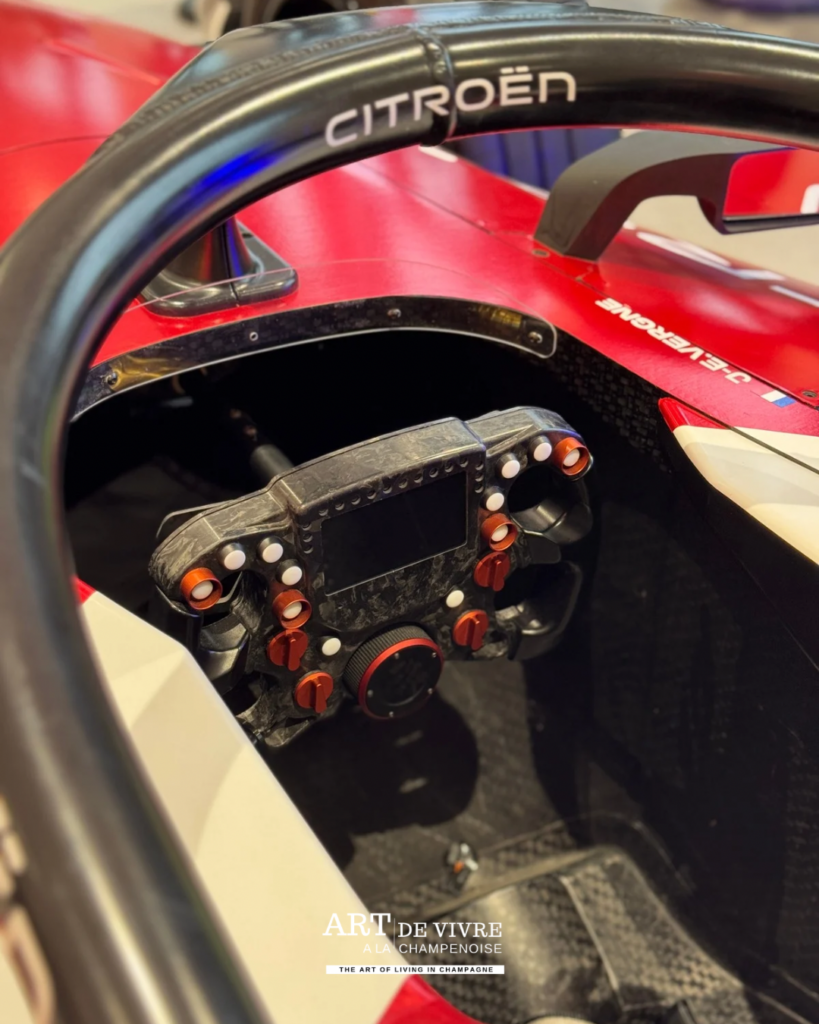 Habitacle et volant de la Formula E Citroën dévoilé aux visiteurs lors de l'événement