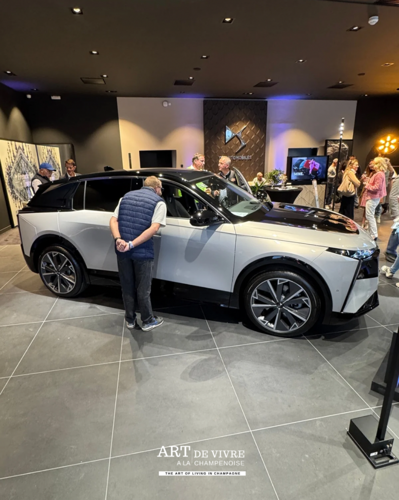 Présentation de la nouvelle DS N°7 bicolore lors de l'inauguration Auto Bernard