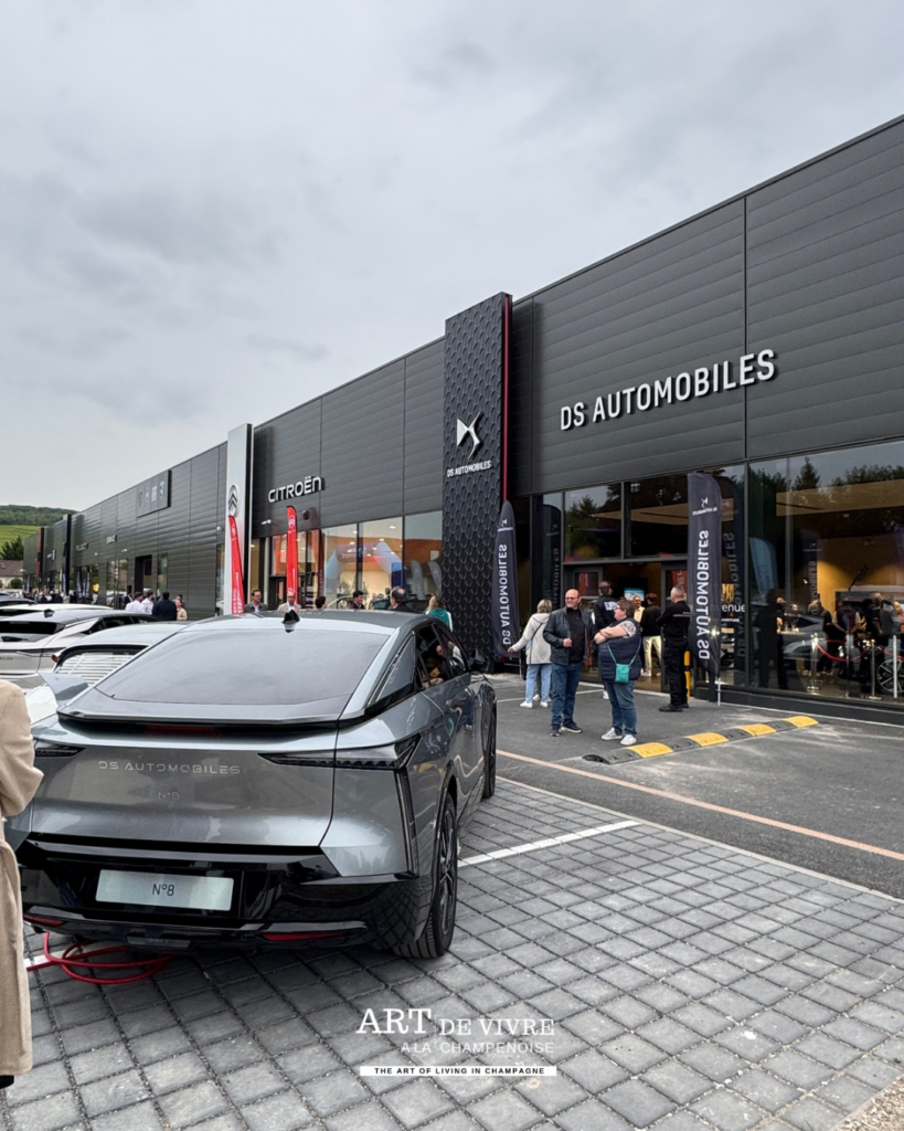vue arrière de la DS N°8 devant le groupe auto bernard dizy