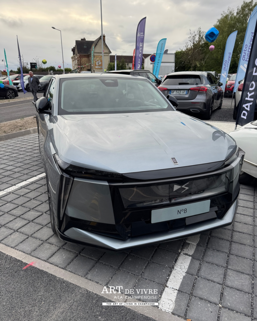 Nouvelle DS N°8 exposée dans le showroom Auto Bernard de Dizy