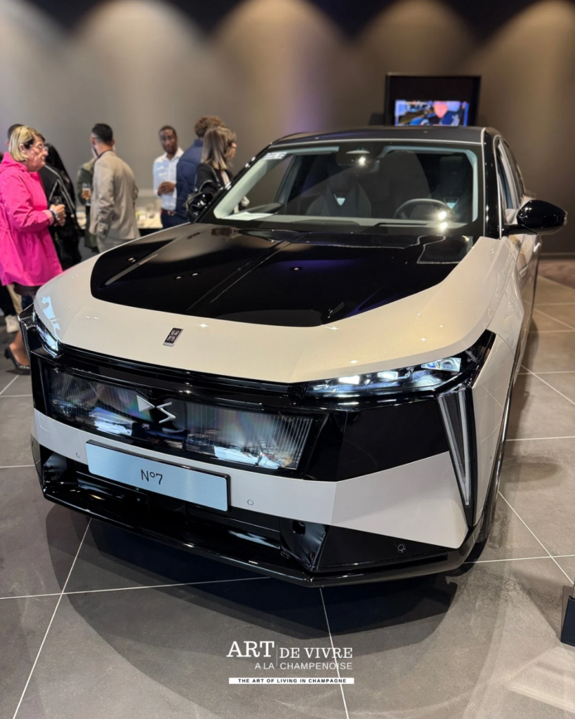Nouvelle DS N°7 bicolore lors de l'inauguration Auto Bernard Dizy Epernay