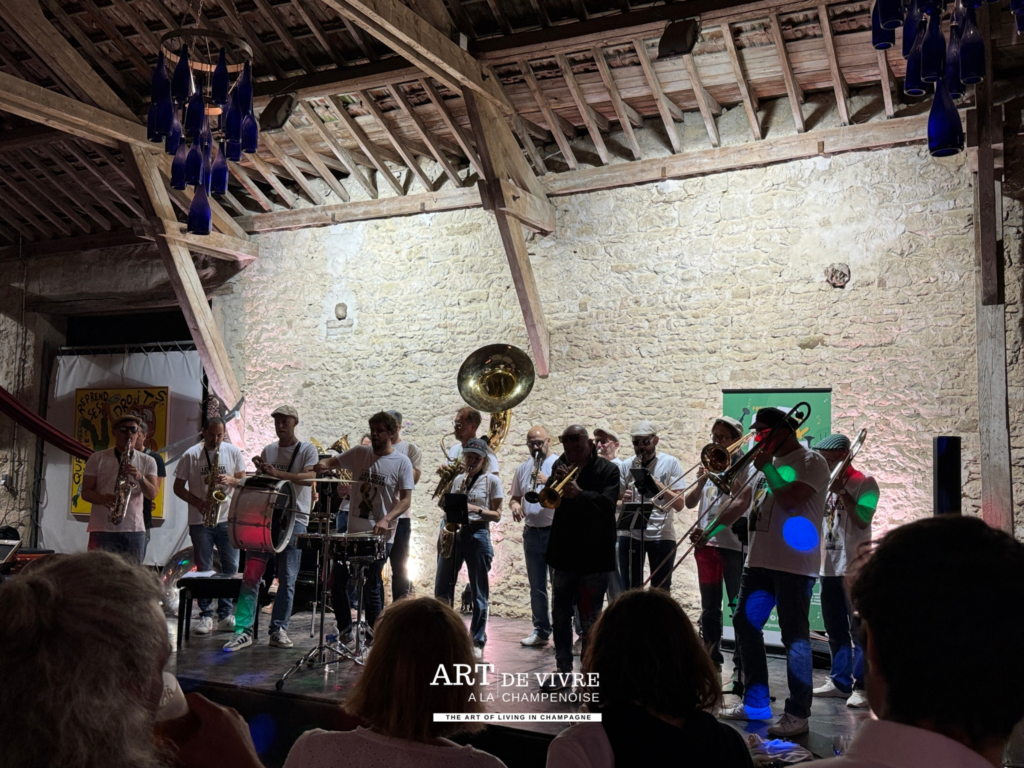 Improvisation de Stéphane Belmondo avec les Vieux des Boules à Hermonville