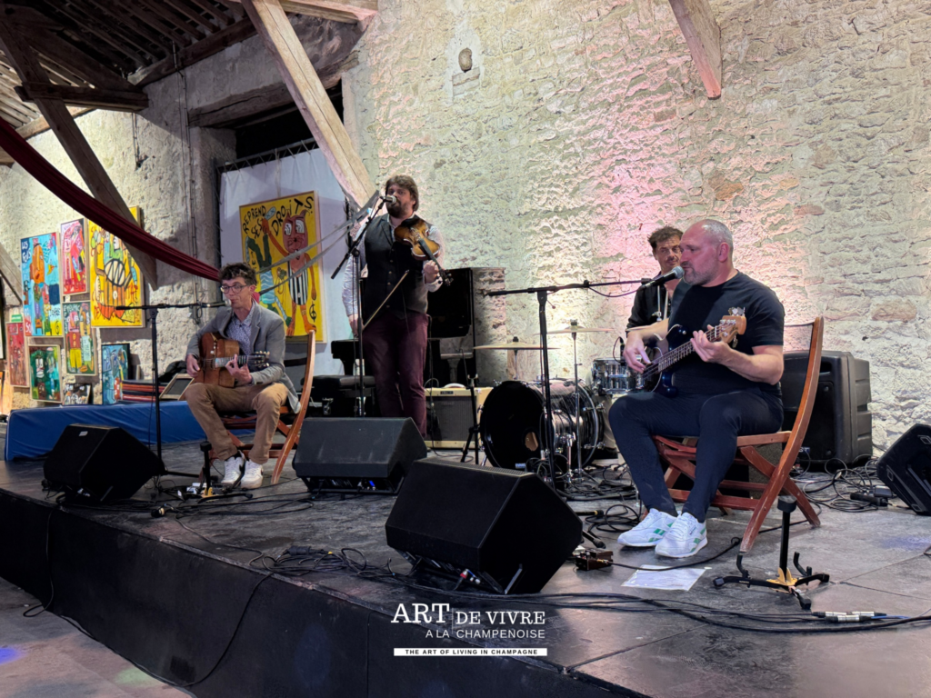 Mini-concert pendant la soirée de lancement d'Art & Jazz dans ma cour