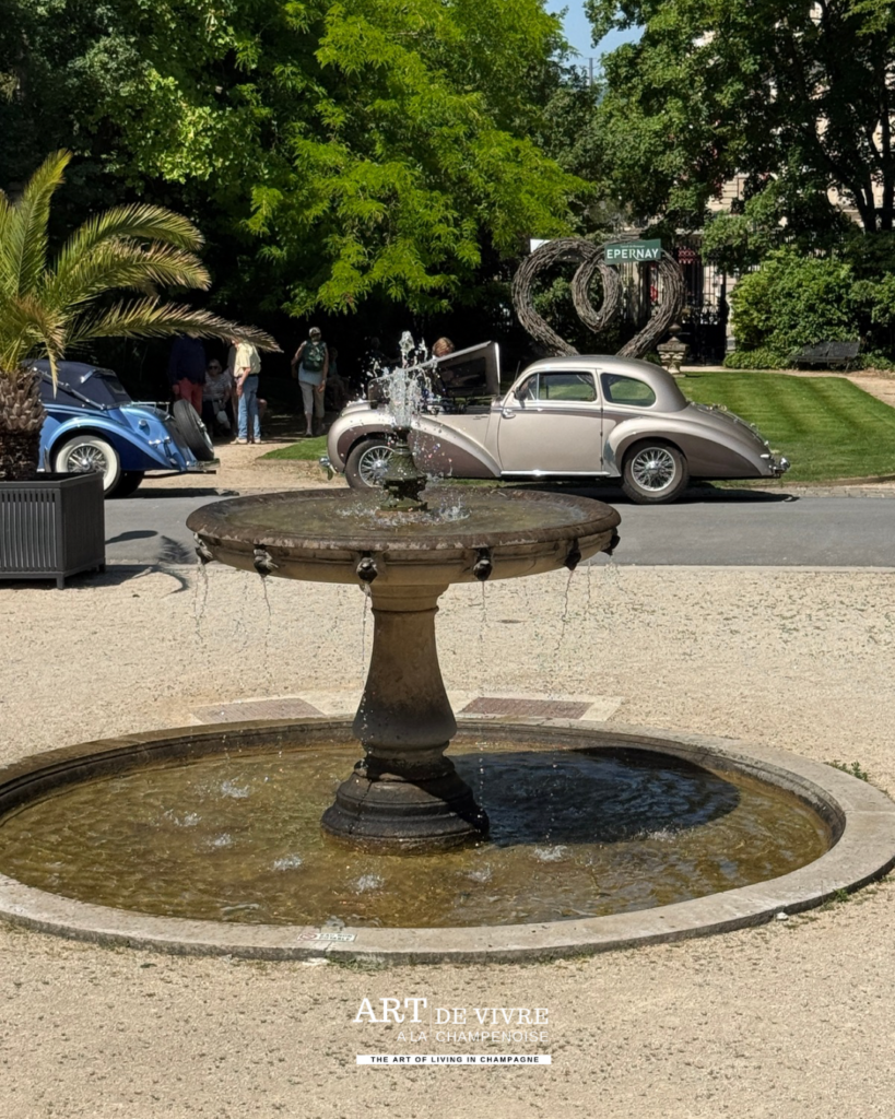 Delahaye dans le jardin de l’Hôtel de Ville d’Épernay
