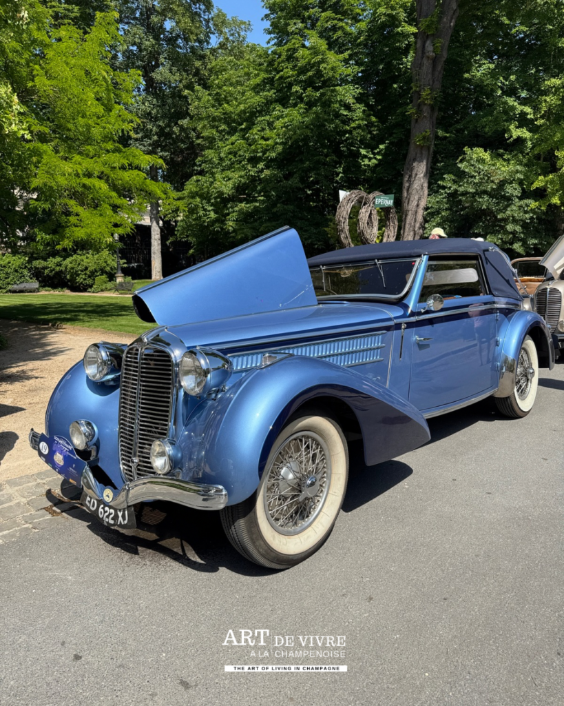 Automobile ancienne lors du rallye Club Delahaye
