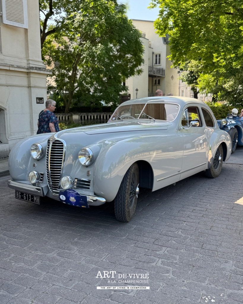 Voiture de collection française à Épernay